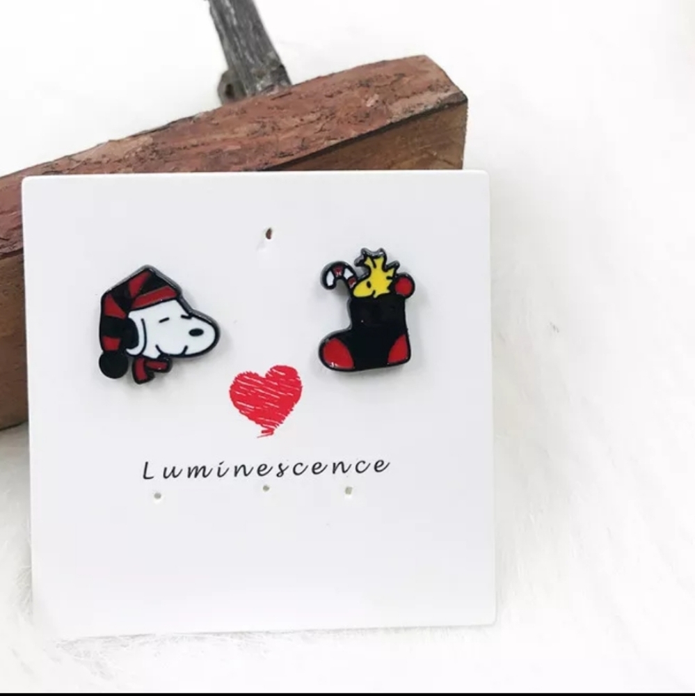 2/$15✨SNOOPY AND WOODSTOCK ENAMEL STUD EARRINGS
